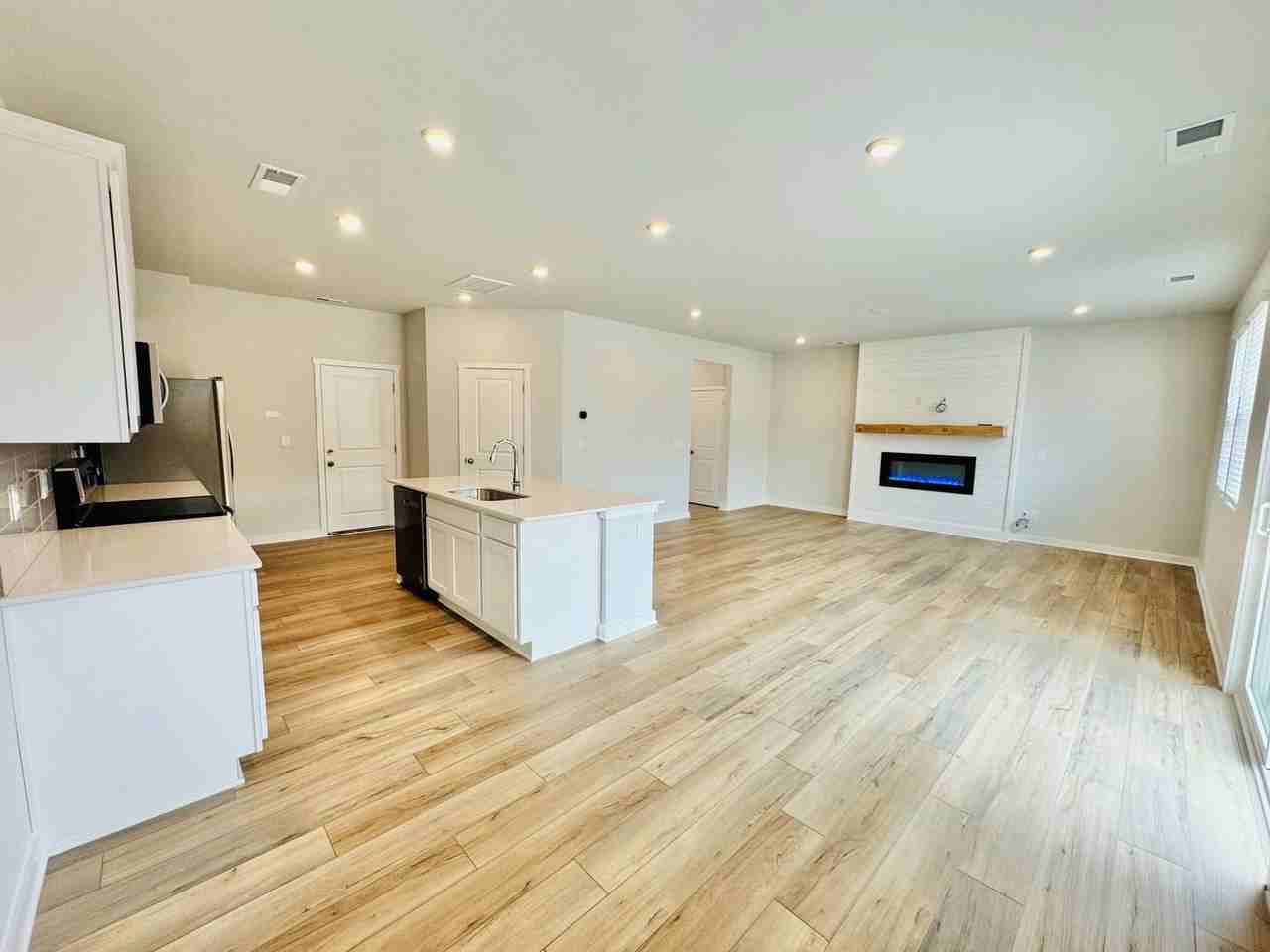 307 Bezelle Ave - Photo 2 of 6