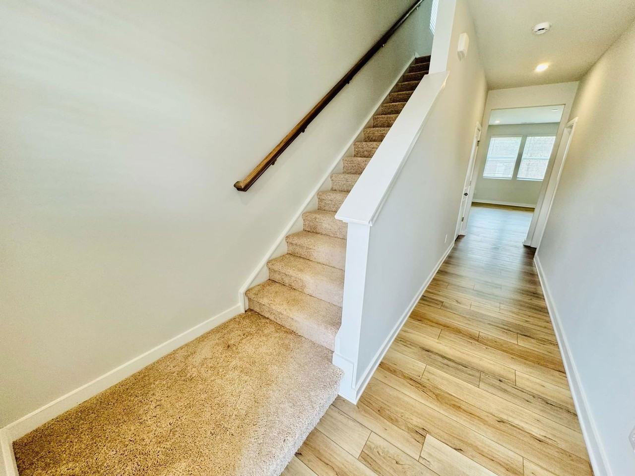 307 Bezelle Ave - Photo 3 of 6