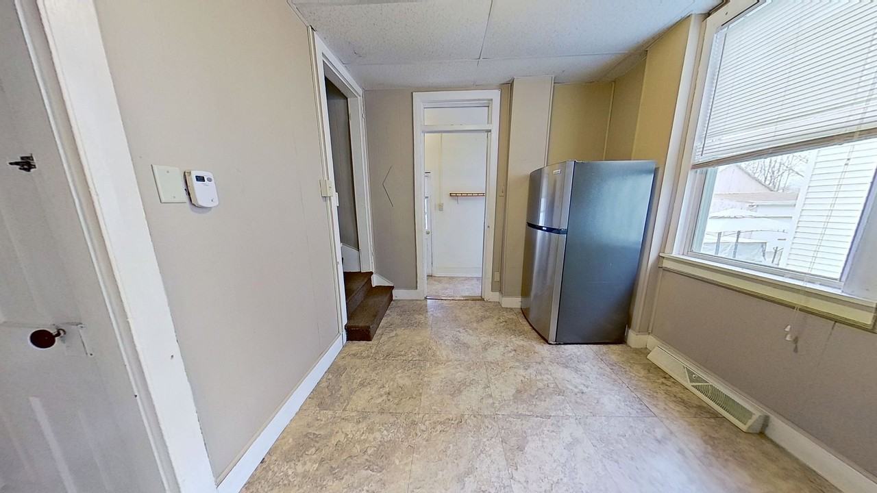 2576 N Sherman St - Photo 4 of 12