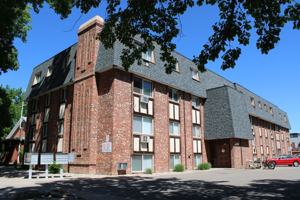 featured image of 308 E Oak St