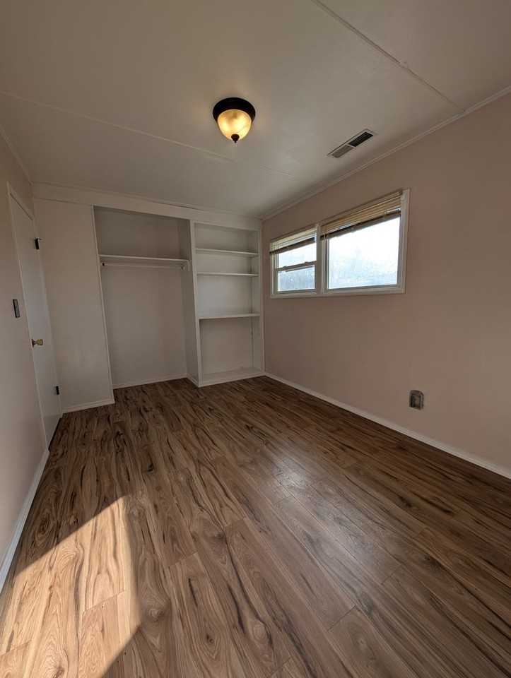 628 Burns St - Photo 4 of 13