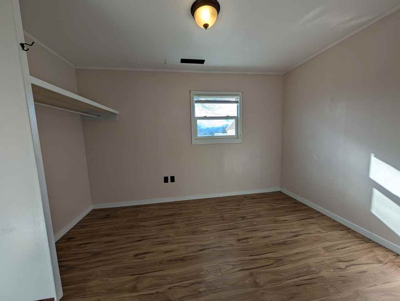 628 Burns St - Photo 5 of 13