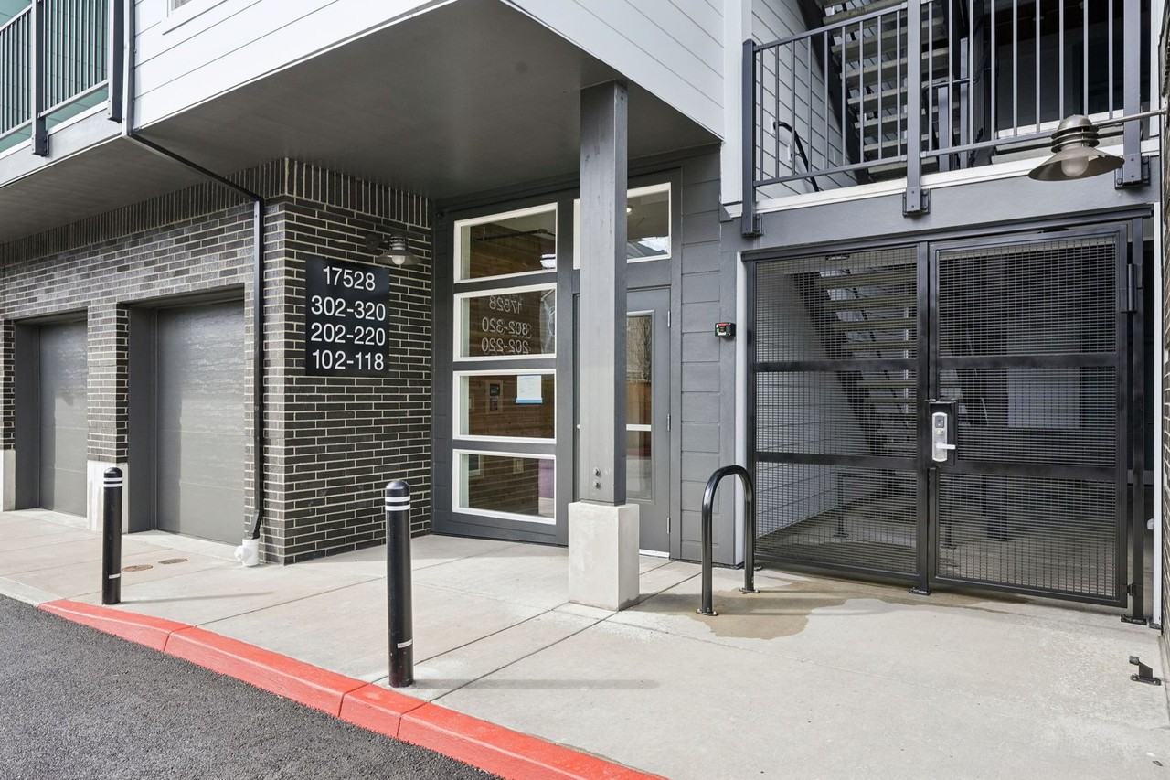 Welcome to Burnside Bluffs – Your New Urban Retreat! - Photo 5 of 50