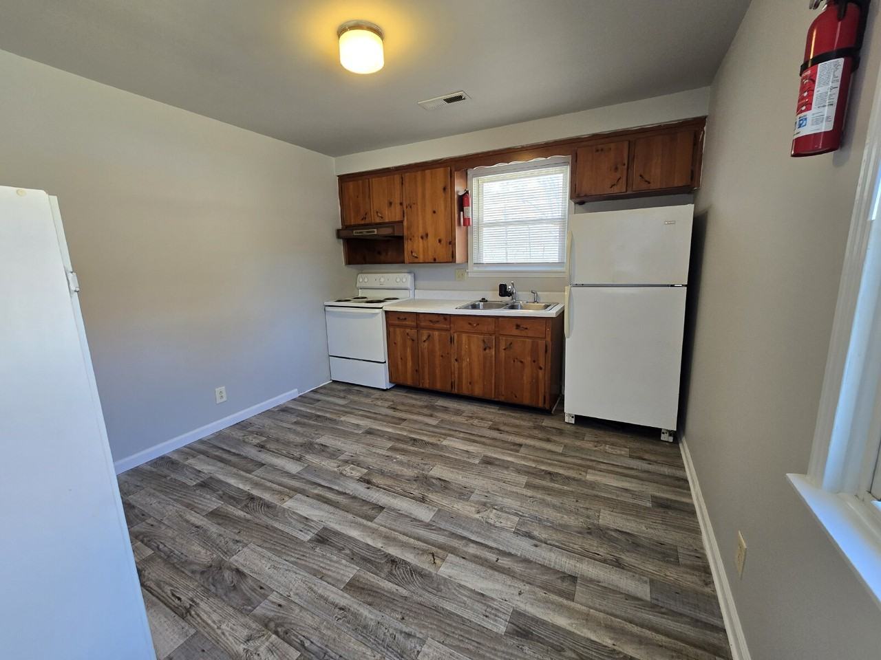 414 Redbud Ln - Photo 2 of 8