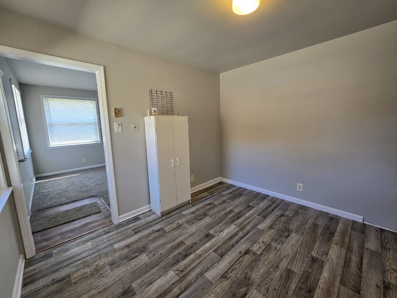 414 Redbud Ln - Photo 3 of 8