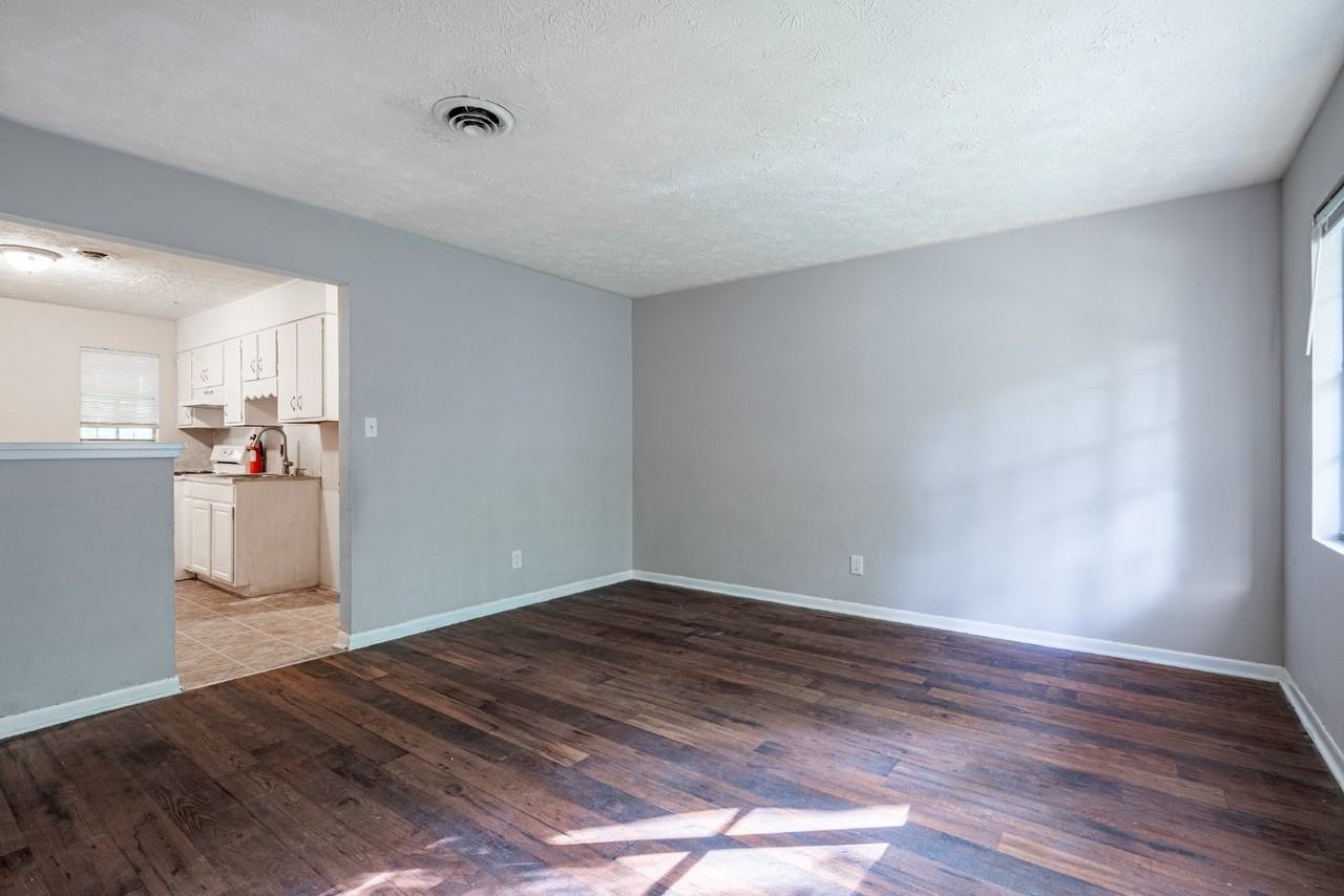 6476 Raymond Dr - Photo 2 of 20