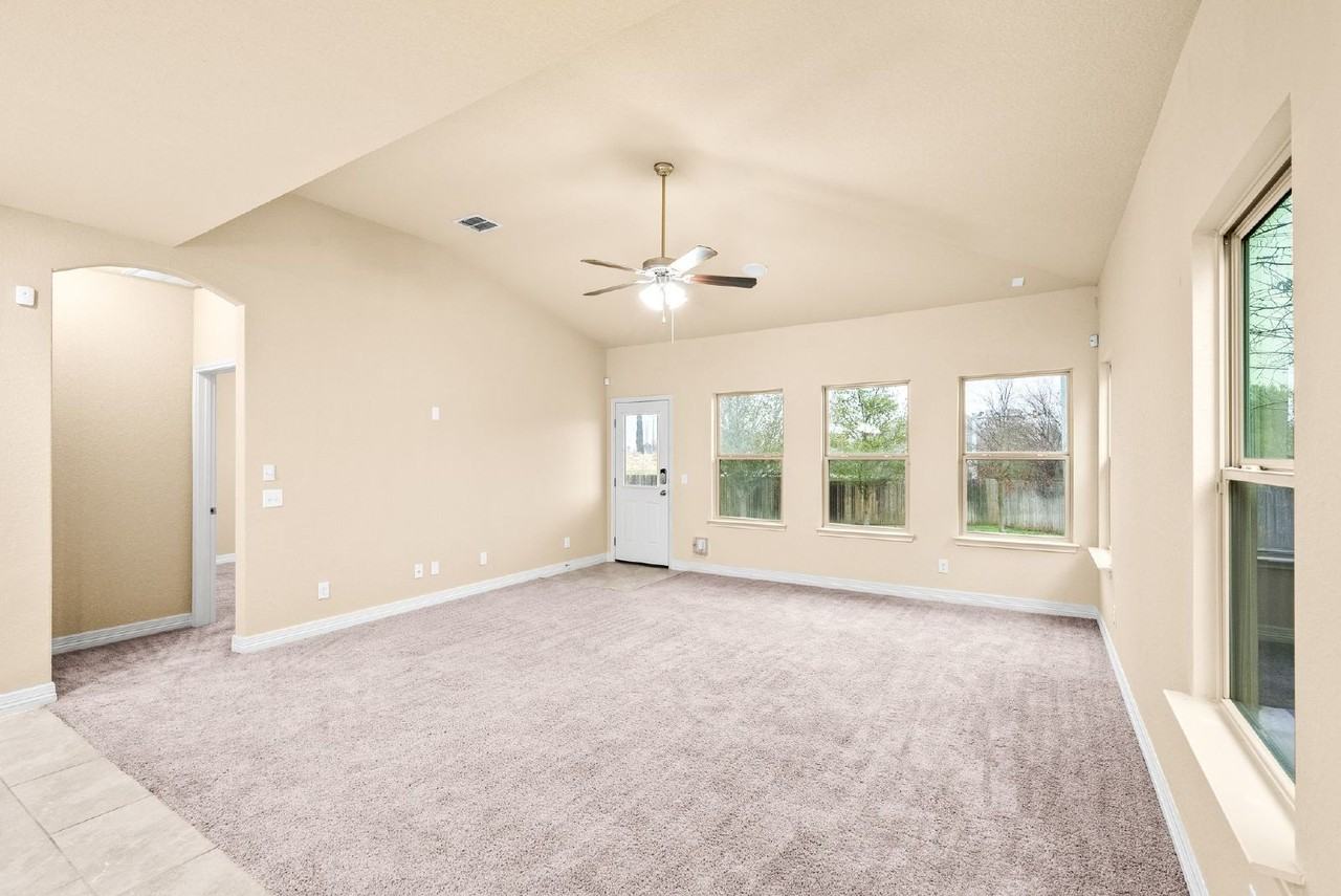 10406 Pecan Crst - Photo 5 of 42