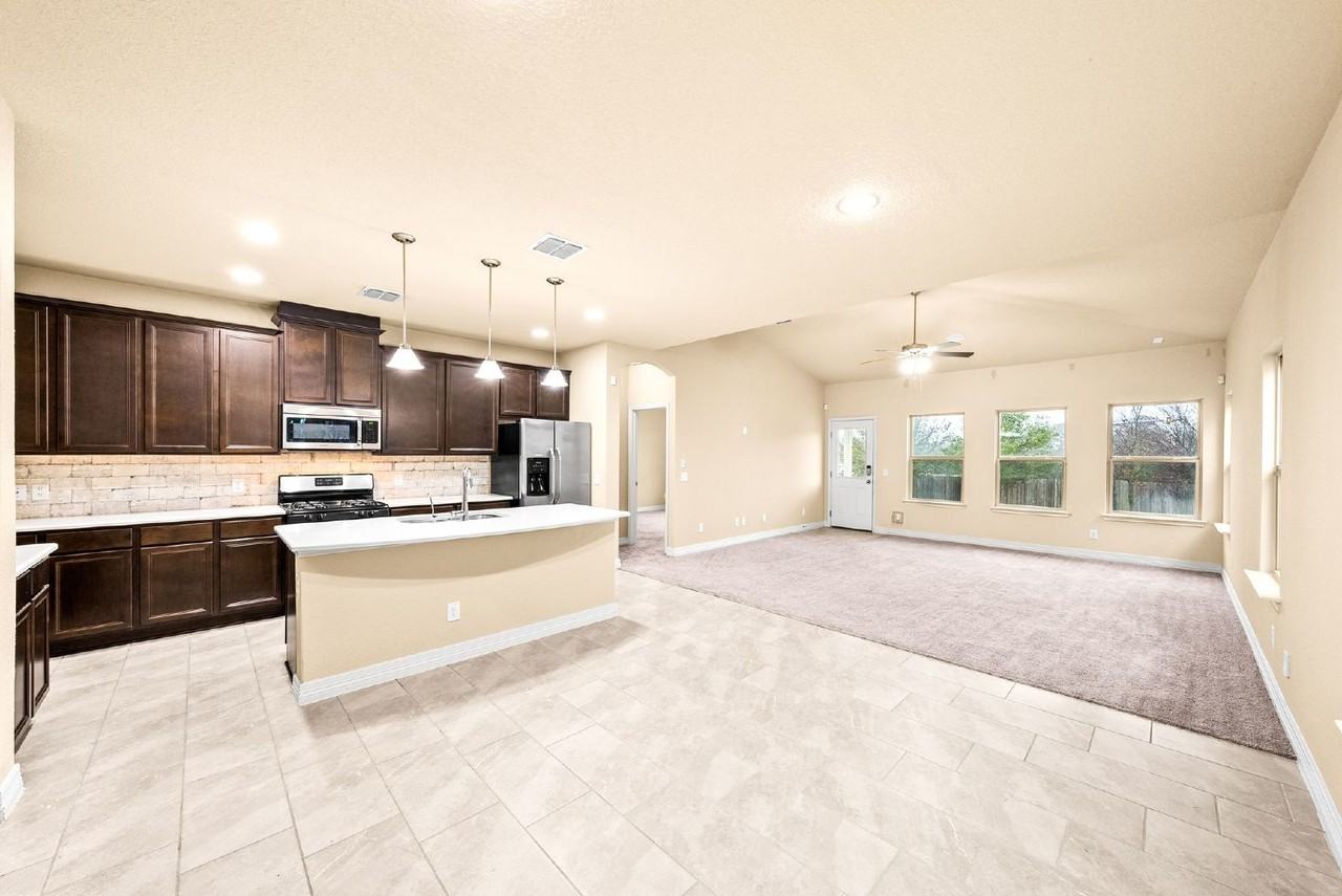 10406 Pecan Crst - Photo 6 of 42