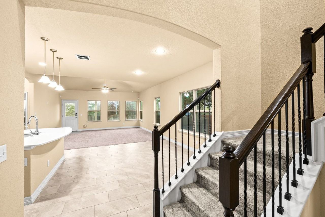 10406 Pecan Crst - Photo 7 of 42