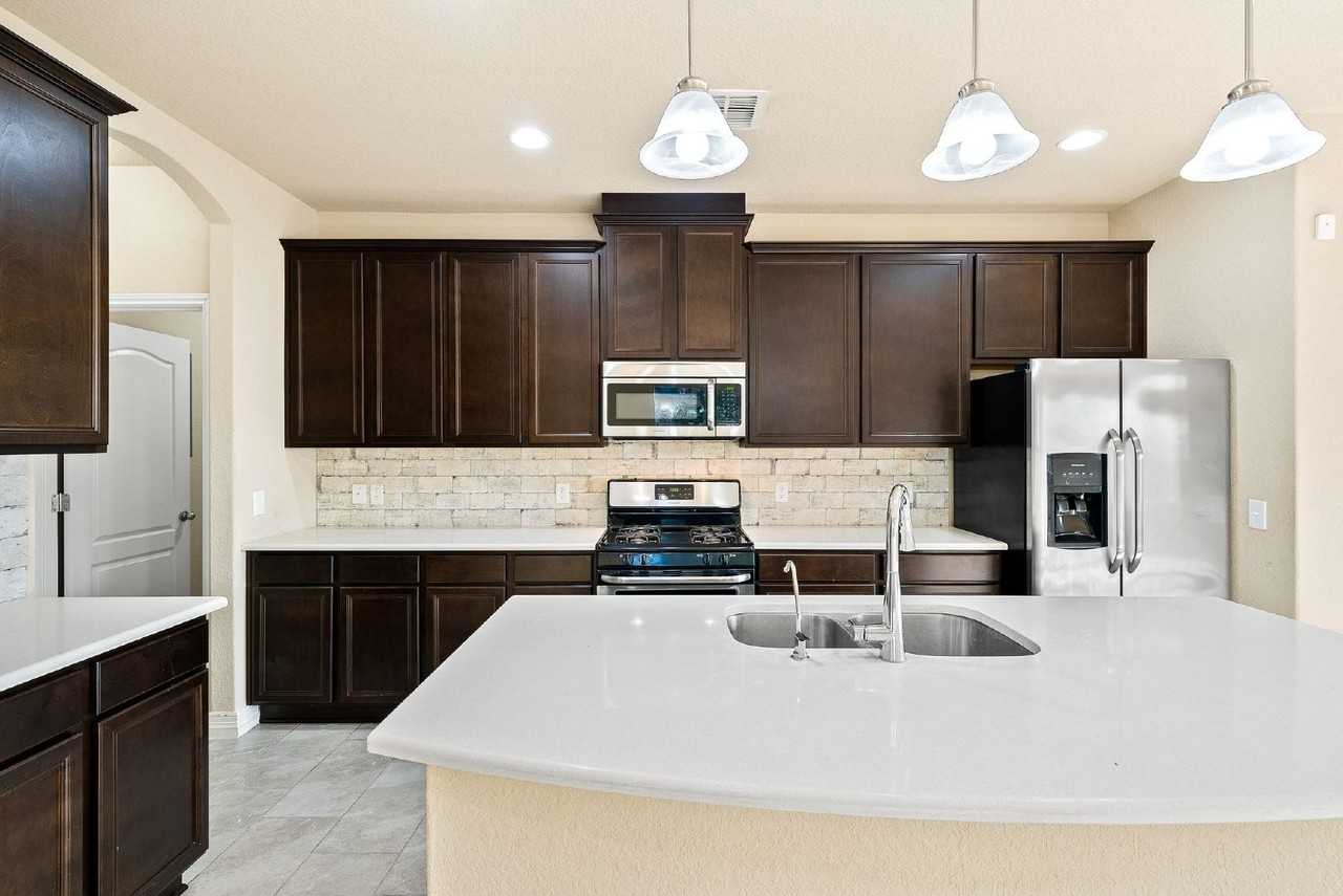10406 Pecan Crst - Photo 3 of 42