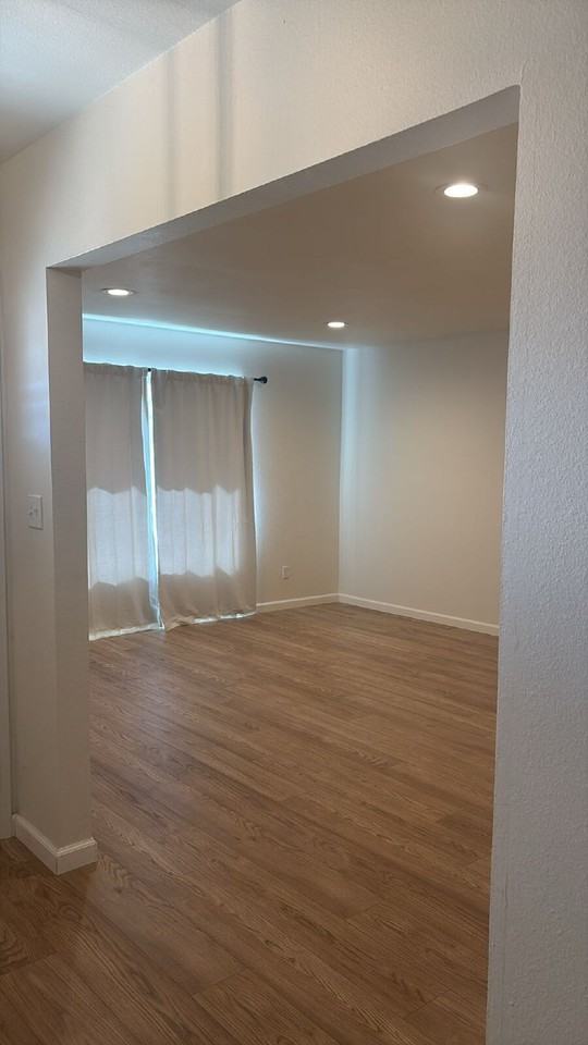 2722 W Monte Ave - Photo 3 of 17