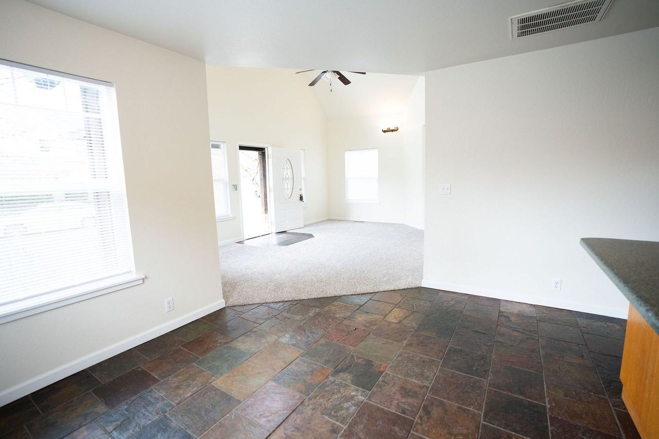 2970 Janes Creek Dr - Photo 7 of 39