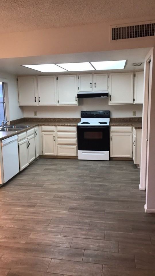 1330 W Temple St - Photo 3 of 10