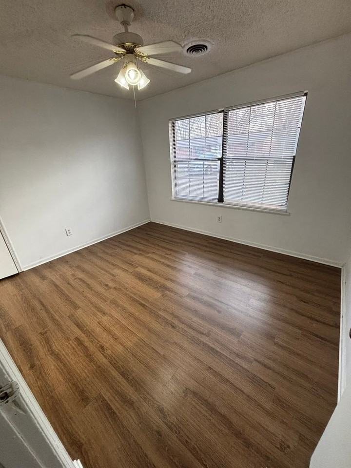 2729 N Sierra Ave - Photo 4 of 11