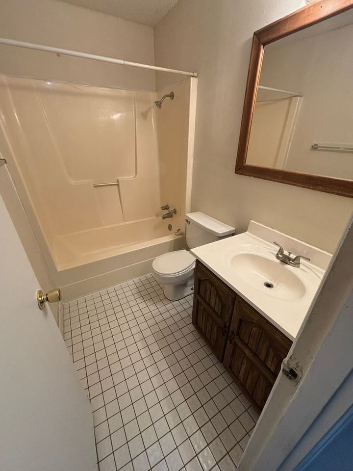 2729 N Sierra Ave - Photo 5 of 11