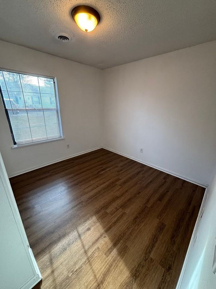 2729 N Sierra Ave - Photo 6 of 11