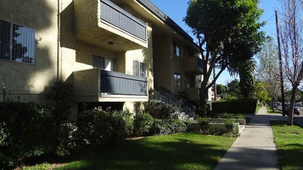 Barrymore Apartments - Photo 3 of 4