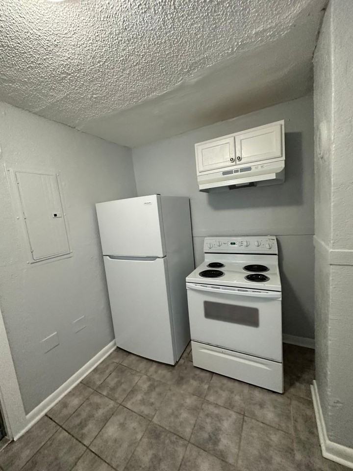 1359 W 20th St - Photo 2 of 15
