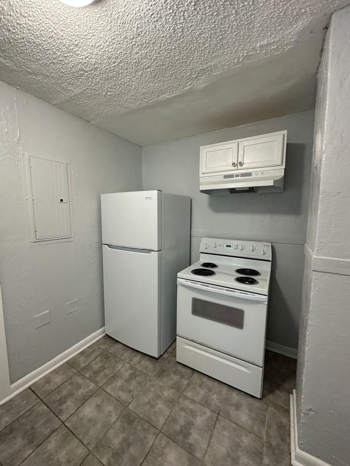 1359 W 20th St - Photo 5 of 15