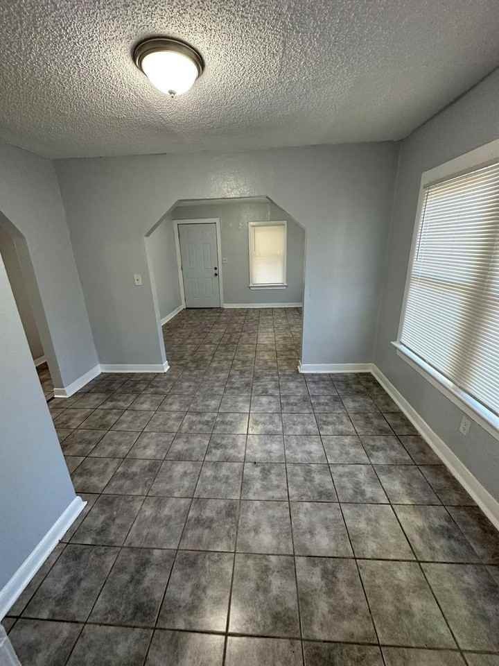 1359 W 20th St - Photo 6 of 15