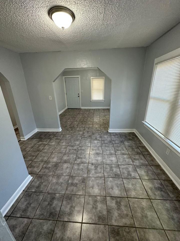 1359 W 20th St - Photo 7 of 15