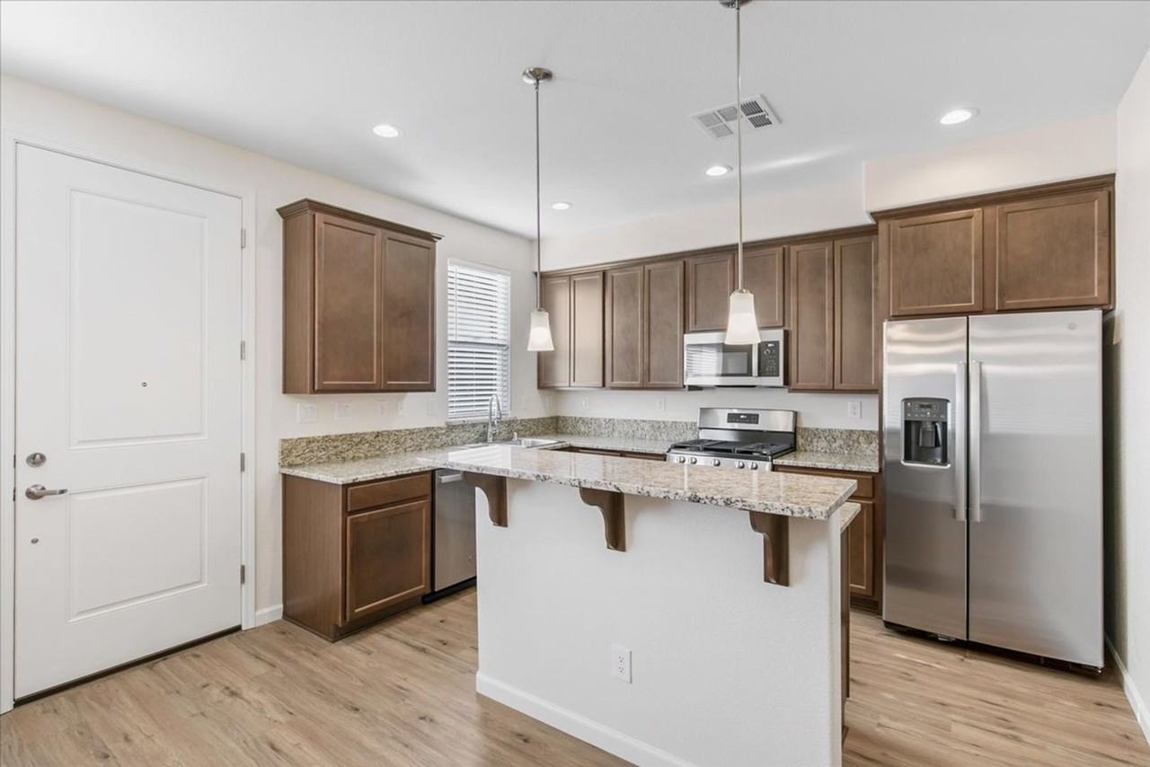 2321 Shady Canyon Dr - Photo 3 of 32
