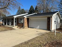 featured image of 209 W Royal Dr