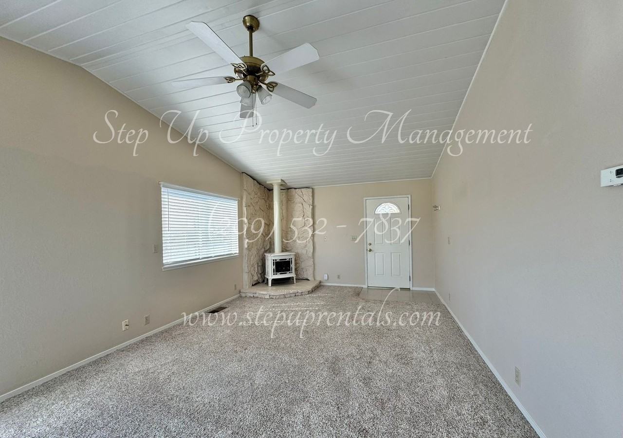 950 S Baker St - Photo 3 of 15