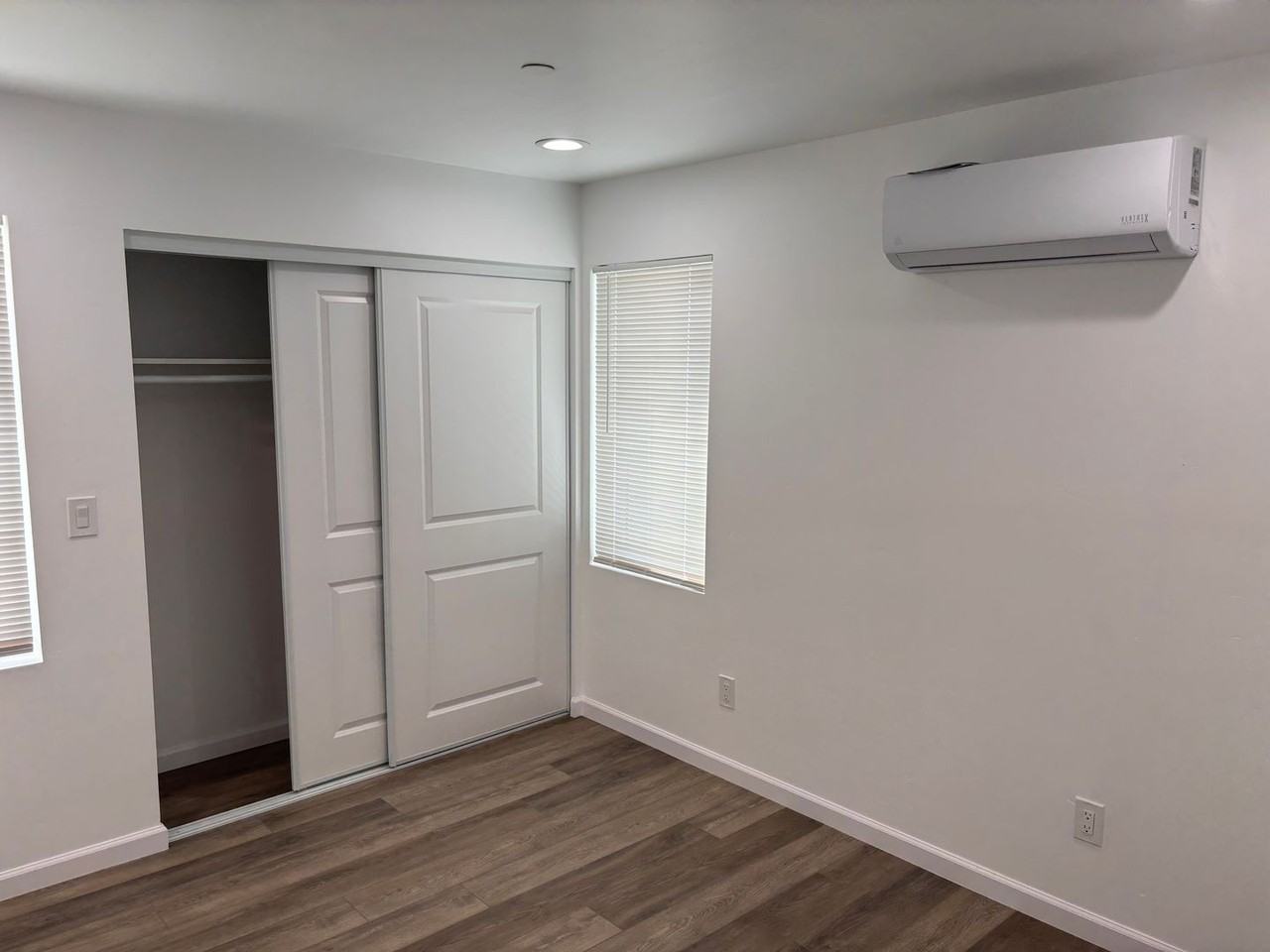 2242 Sea Breeze Dr - Photo 3 of 22