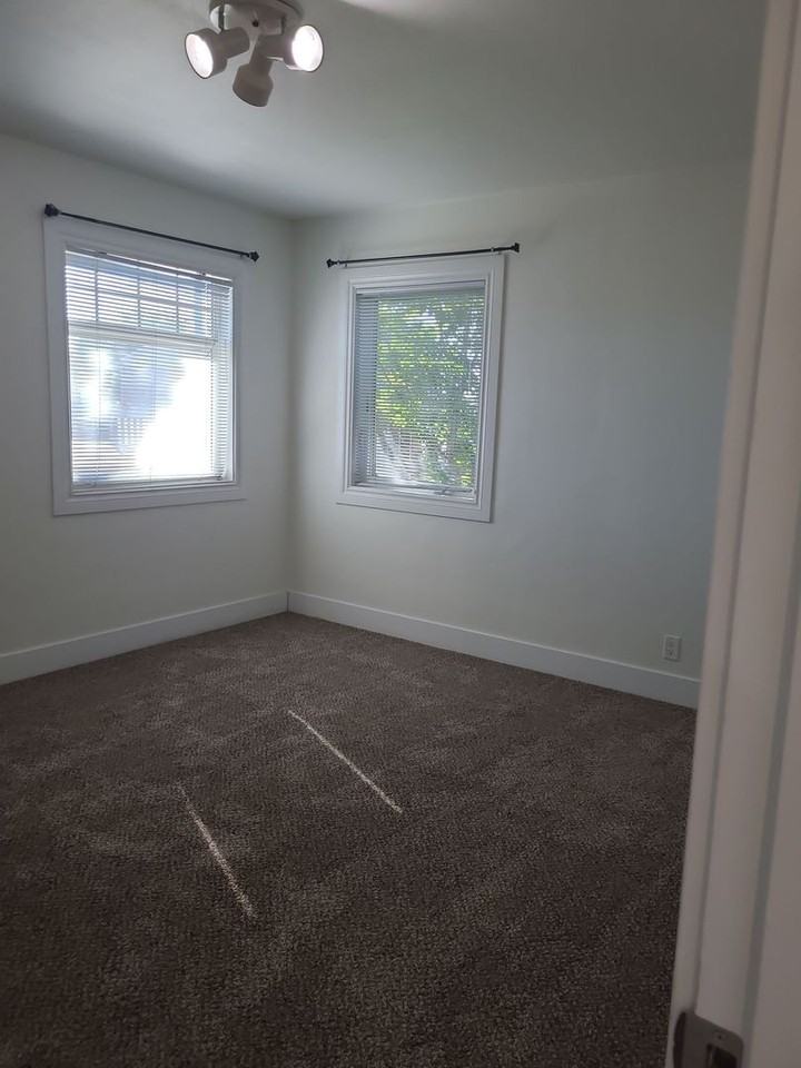 2504 W Peninsula Dr - Photo 6 of 13