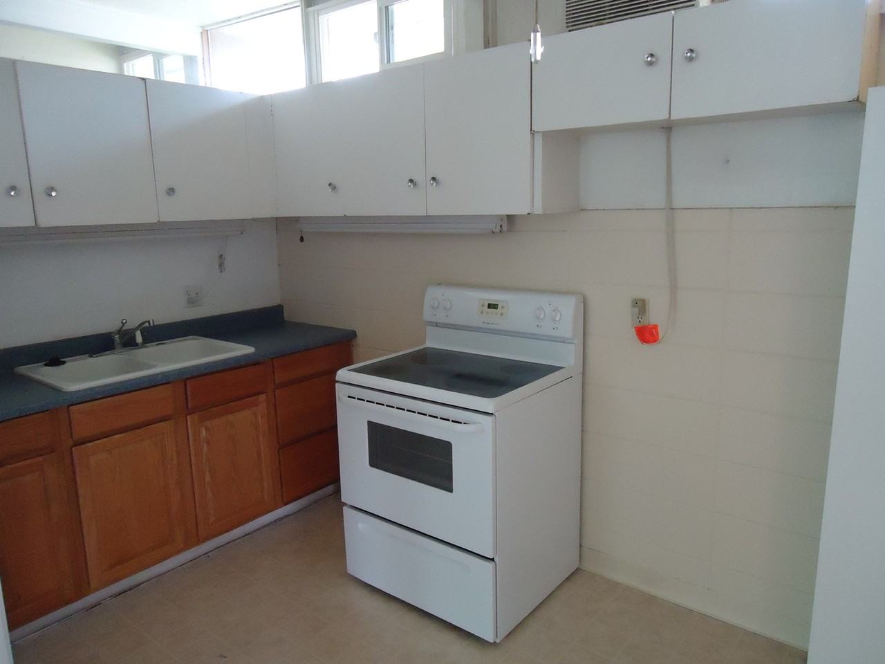 1409 Lakewood Dr - Photo 2 of 9