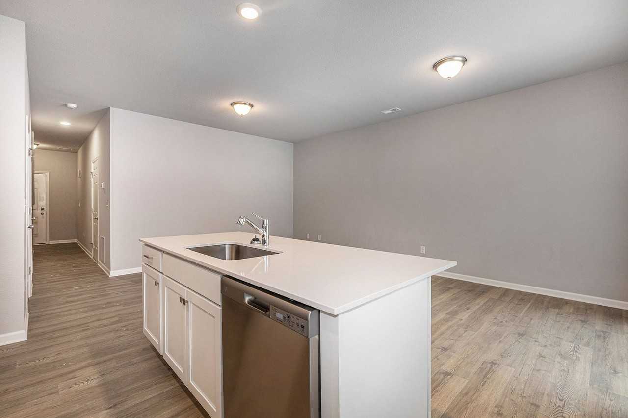 1302 Timber Hollow Ct - Photo 3 of 18