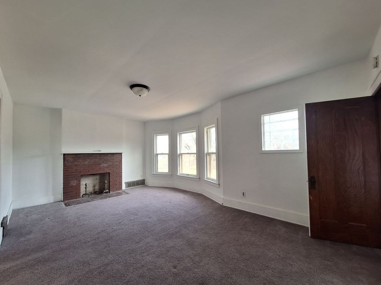 312 Tuxedo St - Photo 2 of 22