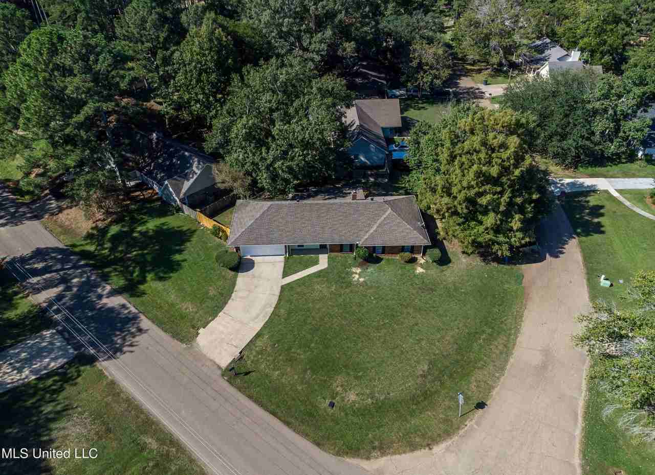 118 Bellegrove Blvd - Photo 2 of 42