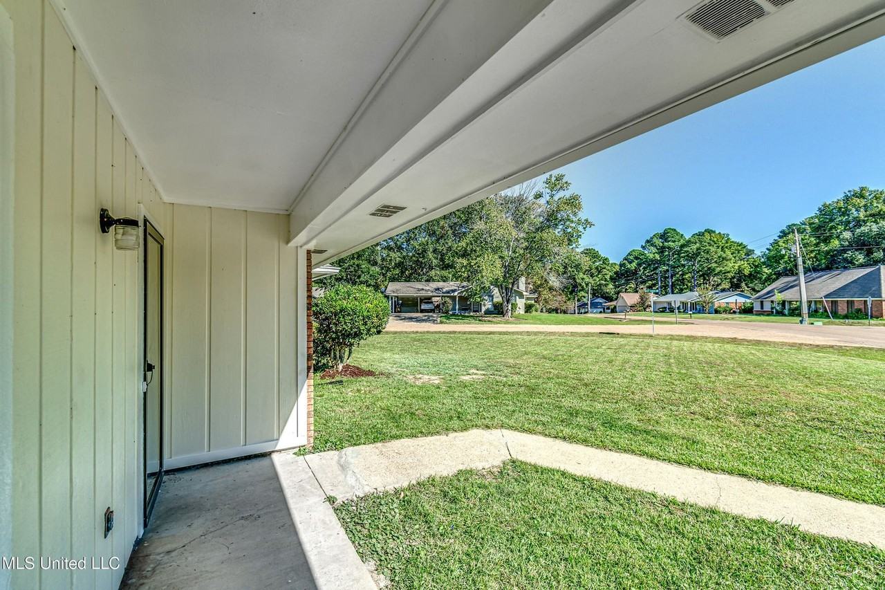 118 Bellegrove Blvd - Photo 3 of 42