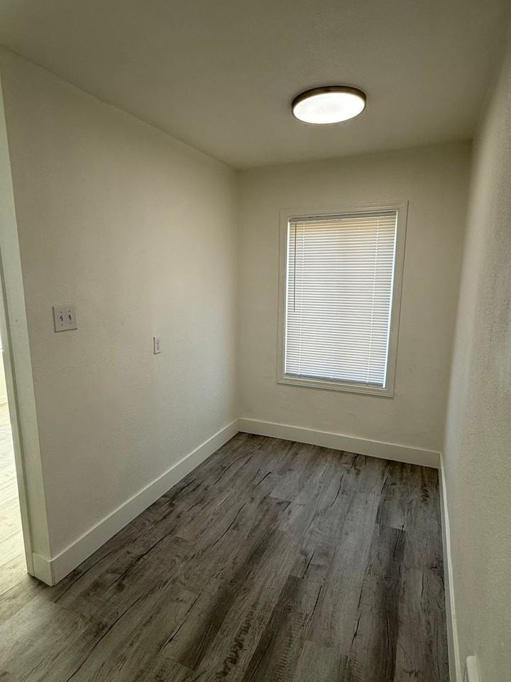 333 N 10th St - Photo 2 of 8