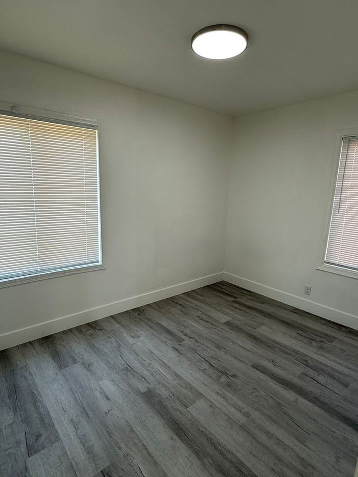 333 N 10th St - Photo 3 of 8