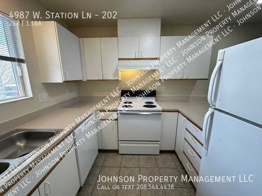 4987 W Station Ln #202 - Photo 2 of 13