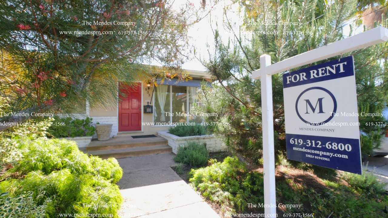 933 Temple St - Photo 2 of 27