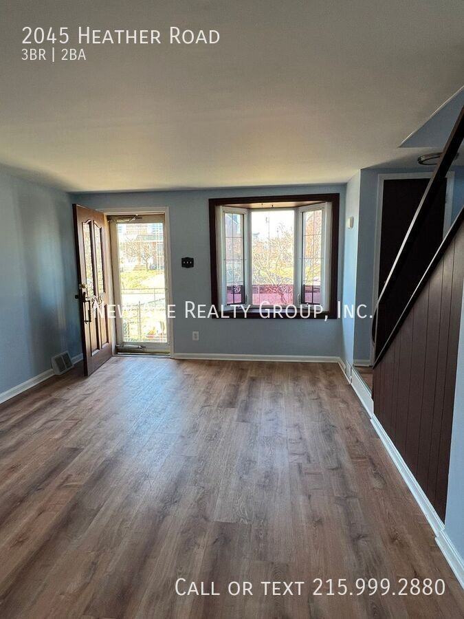 2045 Heather Rd - Photo 3 of 10