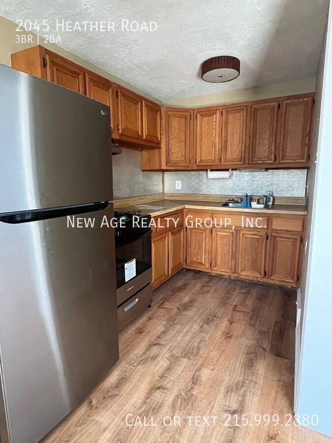 2045 Heather Rd - Photo 4 of 10