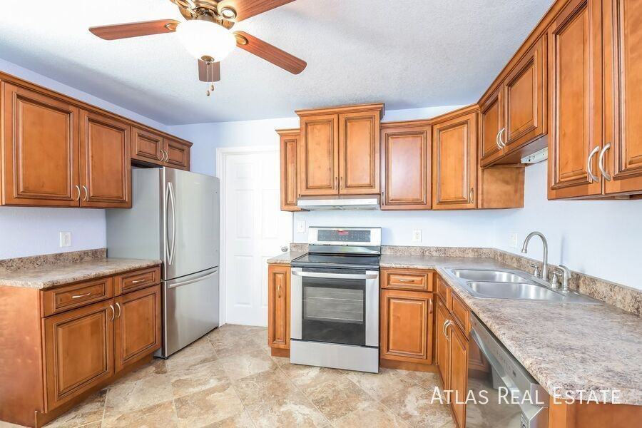 2125 S Hazel Ct - Photo 2 of 19