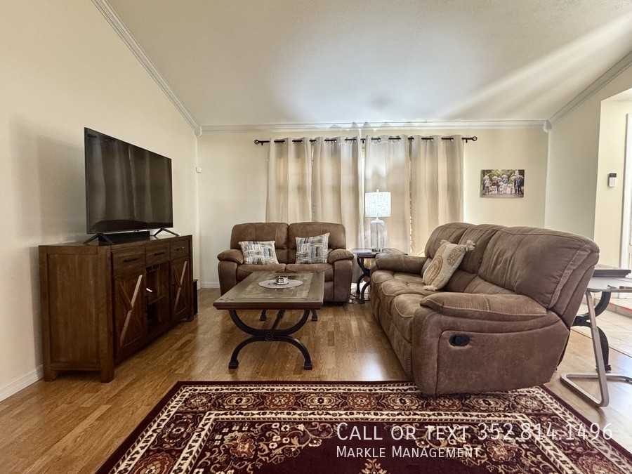 5325 King's Court - Photo 3 of 26