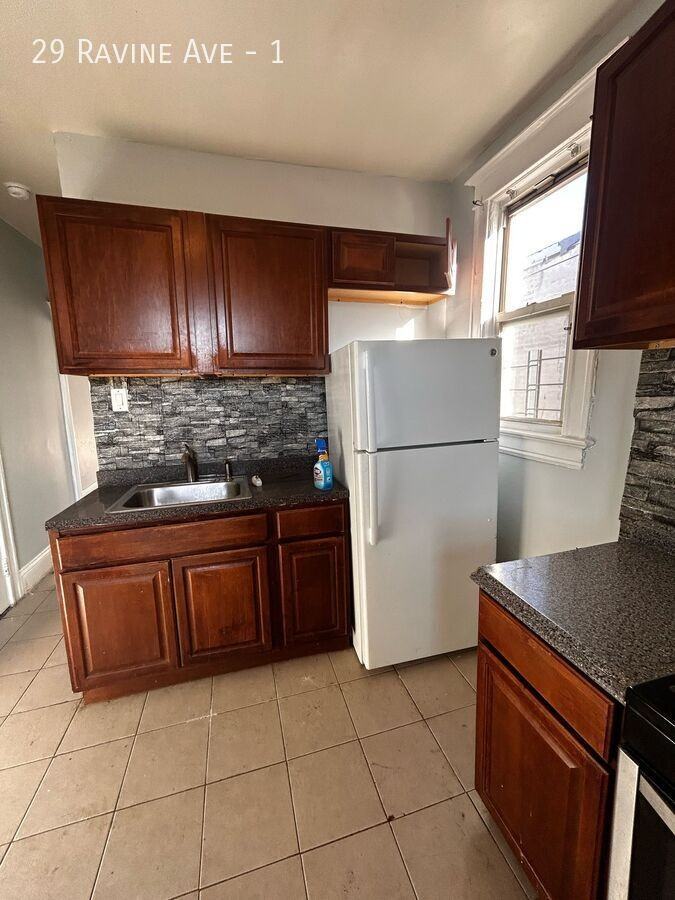 29 Ravine Ave #1 - Photo 6 of 7