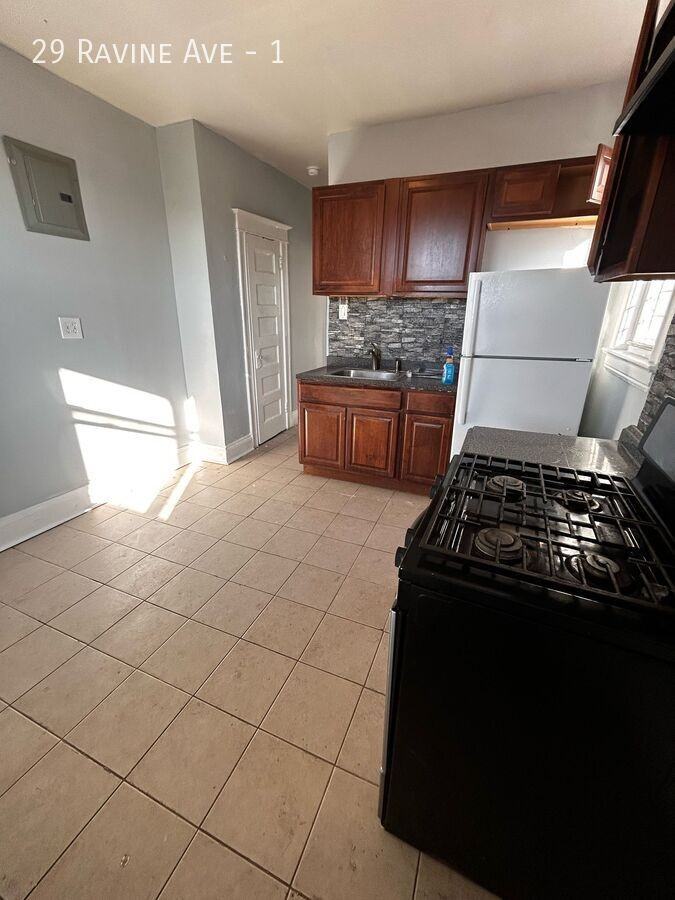 29 Ravine Ave #1 - Photo 7 of 7