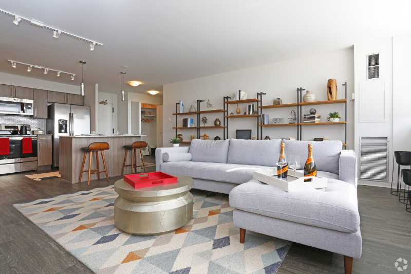 904 S Ashland Ave - Photo 4 of 9