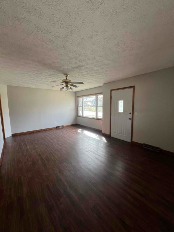 221 W Bedford St - Photo 2 of 6