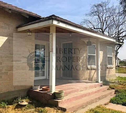 22609 Robertson Blvd - Photo 2 of 18