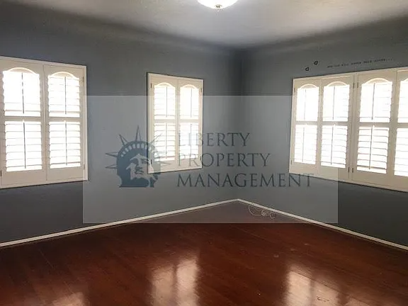 22609 Robertson Blvd - Photo 3 of 18