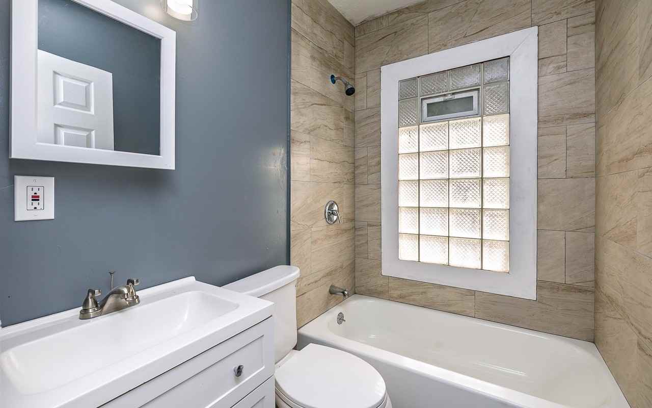 3924 East 123rd Street, Unit Unit B (Up) - Photo 3 of 20